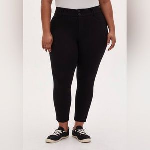 TORRID ANKLE SKINNY STUDIO LUXE PONTE MID-RISE PANT